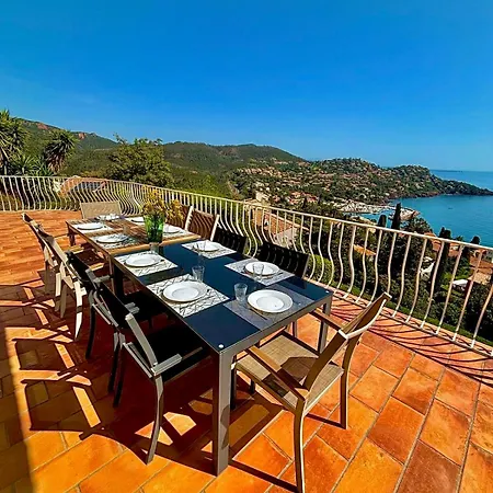 Provencale Vue & Piscine Privee 别墅