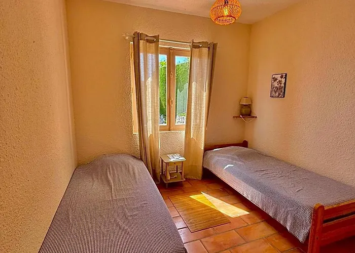 Provencale Vue & Piscine Privee Villa