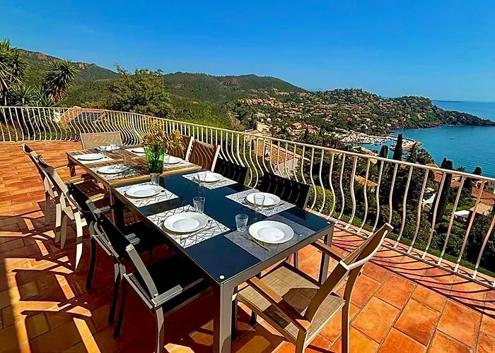 Provencale Vue & Piscine Privee Villa