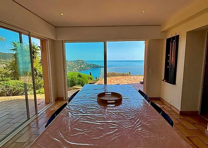 Provencale Vue & Piscine Privee *