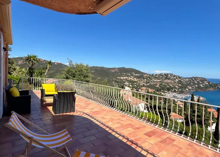 Provencale Vue & Piscine Privee Villa